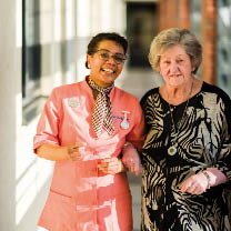 iov vivium, verpleegster jenny norden en mevr. fiep van vlijmen